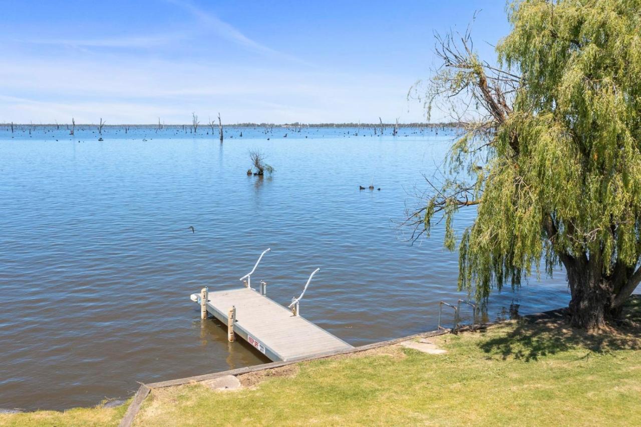 Elements On The Waters Edge, Woodlands Villa Yarrawonga Exterior photo